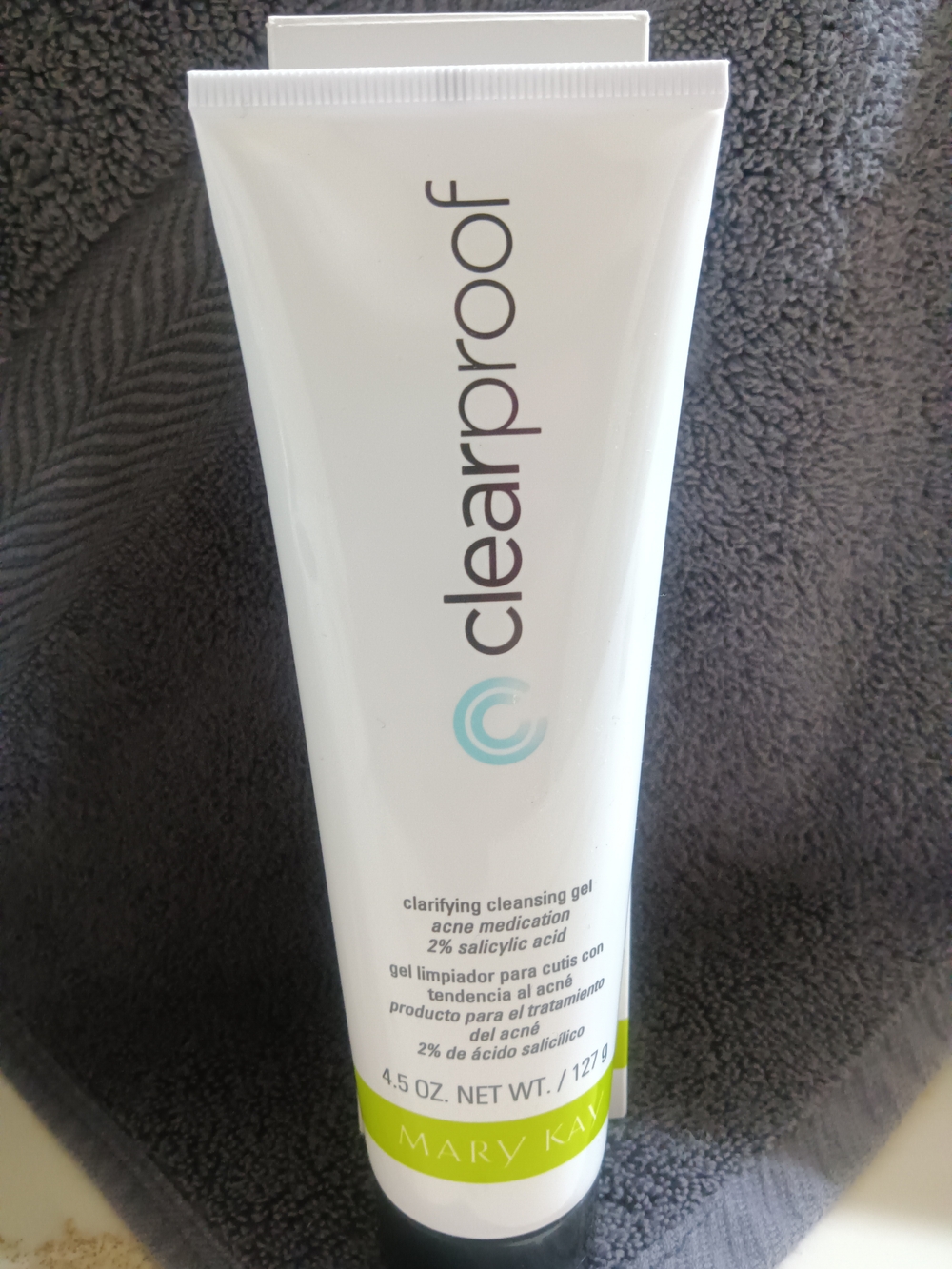 Mary Kay Clearproof Clarifying Cleansing Gel  Unisex- White with Mint Accent